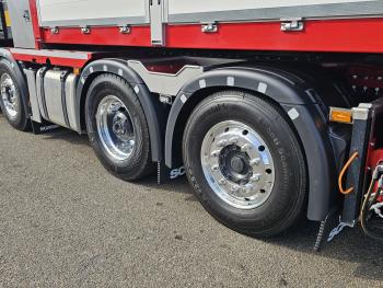 Scania R590 V8 8x2 / HMF 9520 - JIB - WINCH / TRACTOR